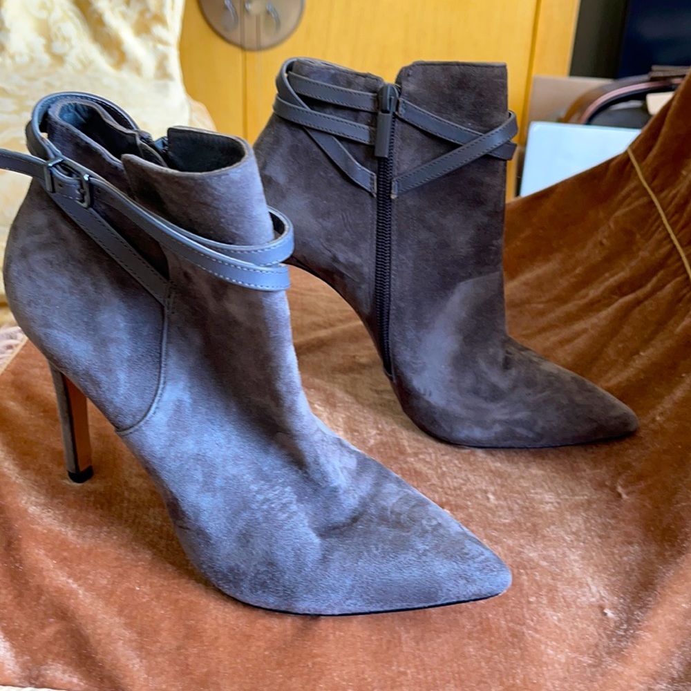 Pour La Victoire Sz 8 grey suede stiletto bootie